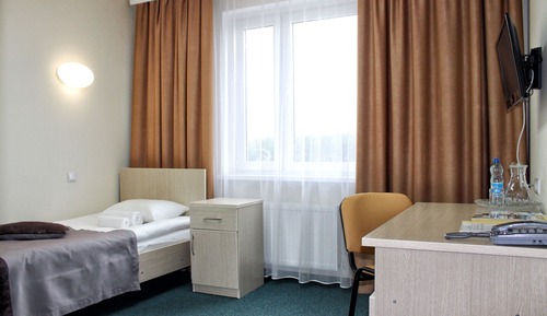 Habitación estándar con 2 camas individuales, accesible para personas con discapacidad