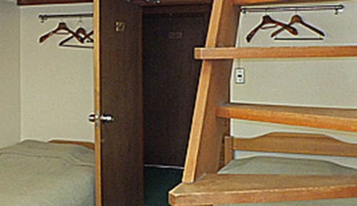 Habitación cuádruple estándar, baño compartido, vistas a la montaña (with Loft)