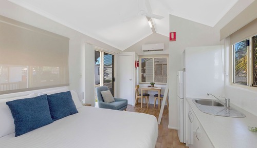 Standard Cabin - Sleeps 4 - Dog friendly