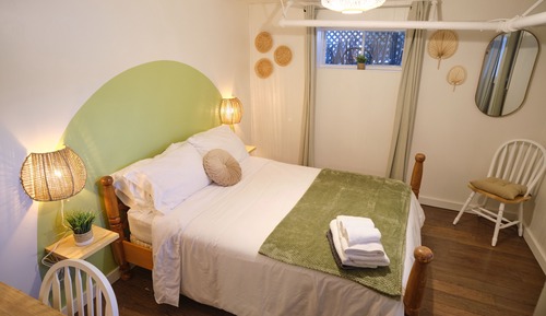 Economy Room, 1 Double Bed, Shared Bathroom 101 - Chambre au sous-sol