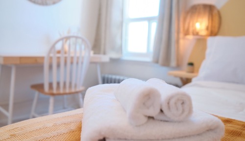 Economy Double Room, 1 Double Bed, Shared Bathroom 305