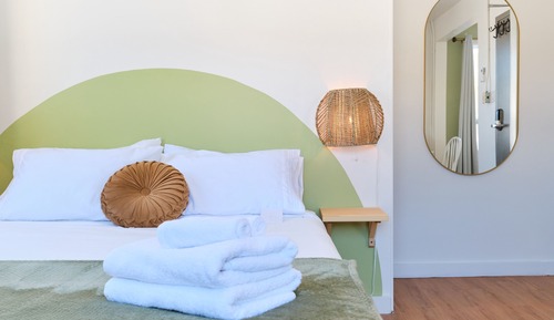 Private room with view, bathroom and queen bed 304