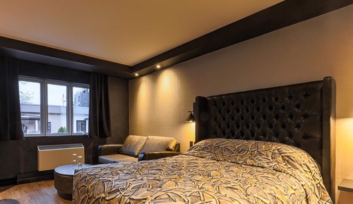 Habitación triple Confort, 1 cama de matrimonio con sofá cama