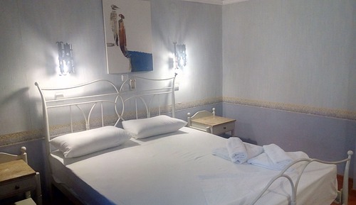 Habitación con 1 cama doble o 2 individuales, vistas a la ciudad