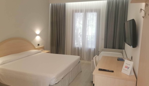 Habitación triple, balcón, vistas al jardín