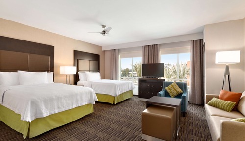 Estudio, 2 camas de matrimonio, accesible para personas con discapacidad (Roll-in Shower)