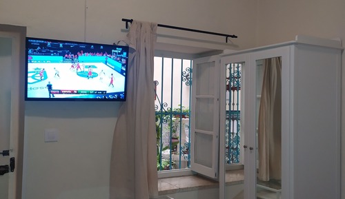 Habitación superior con 2 camas individuales, 3 camas individuales, baño privado