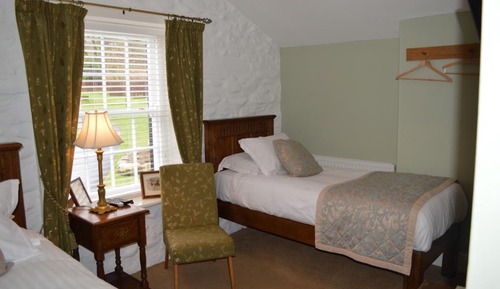 Habitación con 2 camas individuales