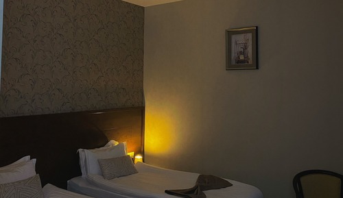 Habitación estándar con 1 cama doble o 2 individuales, vistas a la ciudad