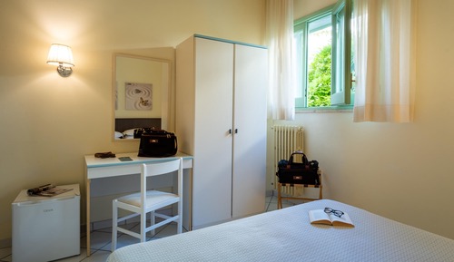 Habitación básica, entresuelo