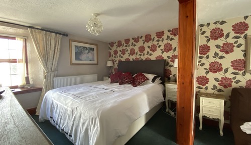 Habitación familiar, vistas al río (Room 1 Dog friendly x 1 dog)