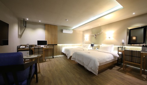 Suite (1 double bed and 1 single bed)