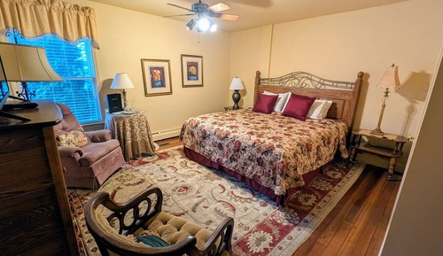 Room #6 Deluxe King Room