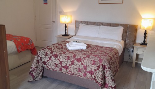 Habitación triple, baño privado