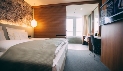 Habitación, 1 cama de matrimonio grande, vistas a la ciudad