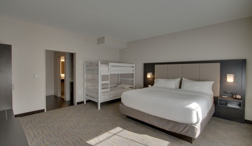 Habitación, 1 cama de matrimonio grande, accesible para personas con discapacidad (Roll-In Shower)