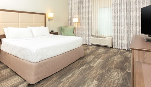 Habitación, 1 cama de matrimonio grande, accesible para personas con discapacidad (Roll In Shower)