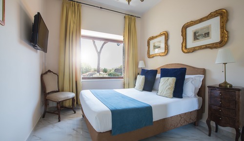 Habitación doble, vistas al patio, en la zona del jardín