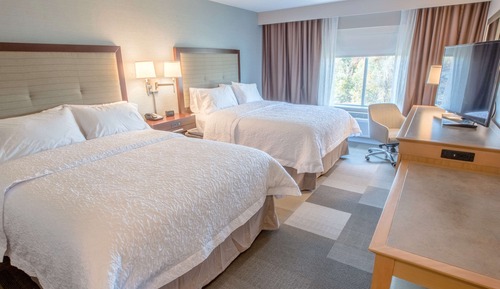 Habitación, 2 camas de matrimonio, accesible para personas con discapacidad (Hearing)