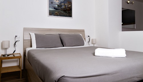 Habitación triple básica, 1 cama de matrimonio con sofá cama