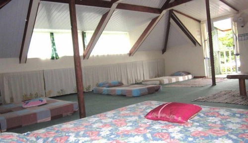 Dormitorio compartido económico, 1 cama de matrimonio, 2 baños, entresuelo