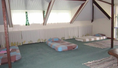 Dormitorio compartido económico, 1 cama individual, 2 baños, entresuelo
