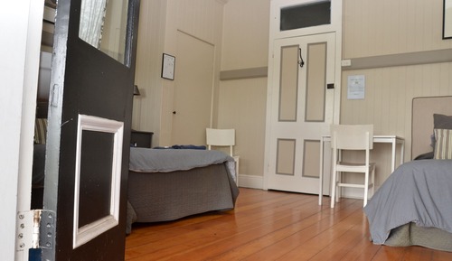 Habitación económica con 2 camas individuales, baño compartido