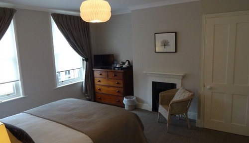 Habitación clásica doble, baño privado (Allen)