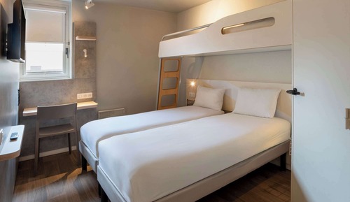 Habitación triple (2 Twin Beds and 1 Single Bunk Bed)