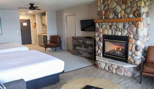 Habitación familiar, cocina básica, vistas al lago