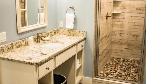 Lakeside Studio Condo (1 Queen)