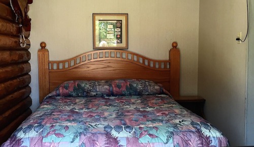 Queen Cabin - Pet Friendly