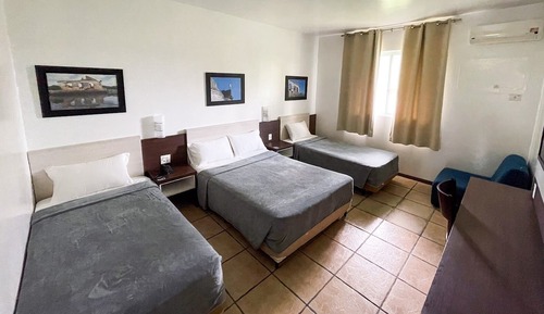 Habitación triple, vistas al jardín