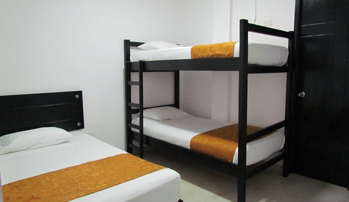 Habitación triple básica, varias camas