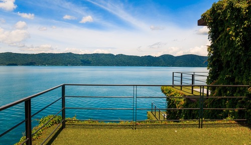 Apartamento familiar, varias camas, vistas al lago, junto al lago