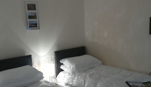 Apartamento, baño privado (The Old Coach House Apt )