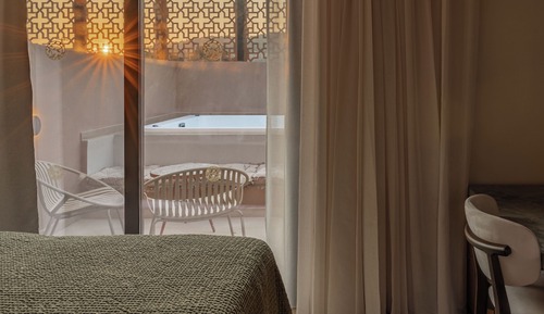 Premium Double / Twin Rooms with heated Jacuzzi & Pool View