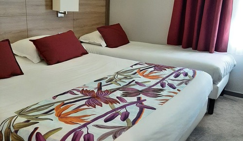 Habitación triple Confort, varias camas, baño privado