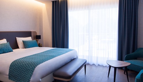 Habitación de lujo doble, 1 cama de matrimonio grande, vistas a la piscina