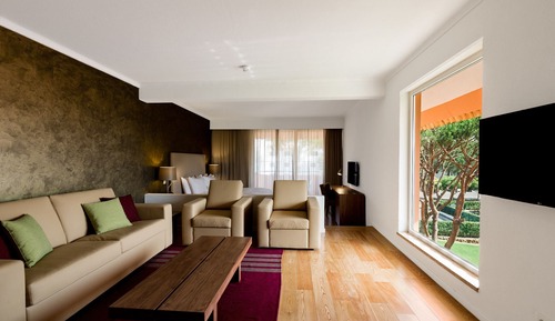 Habitación familiar, vistas a la piscina