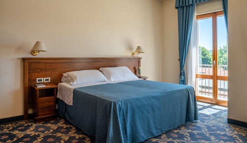 Habitación básica con 1 cama doble o 2 individuales