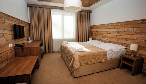 Habitación superior con 1 cama doble o 2 individuales, 1 habitación, vistas a la colina