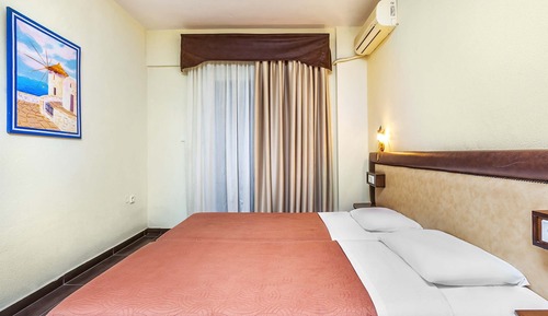 Habitación con 2 camas individuales