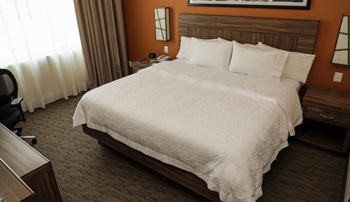 Corner Room, 1 Queen Bed, Non Smoking, Refrigerator