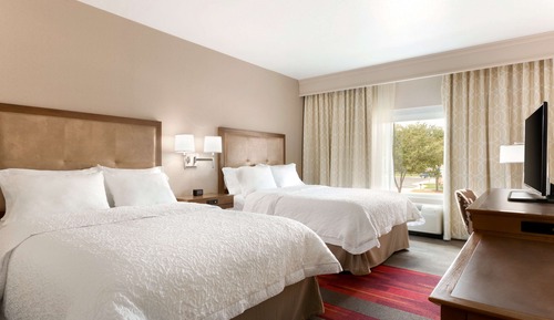 Habitación, 2 camas de matrimonio, accesible para personas con discapacidad (Roll In Shower)