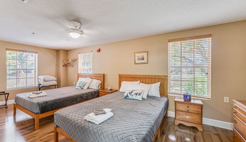 Habitación tradicional, 2 camas de matrimonio, accesible para personas con discapacidad