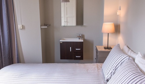 Apartamento familiar, 2 habitaciones, cocina, vistas al jardín