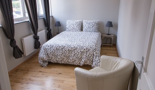 Apartamento familiar, 3 habitaciones, cocina, vistas al jardín