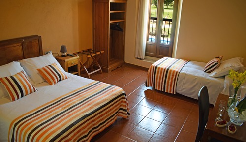 Habitación triple, vistas a la piscina