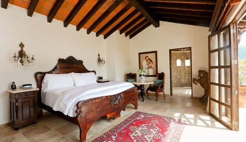 RICHARD BURTON SUITE